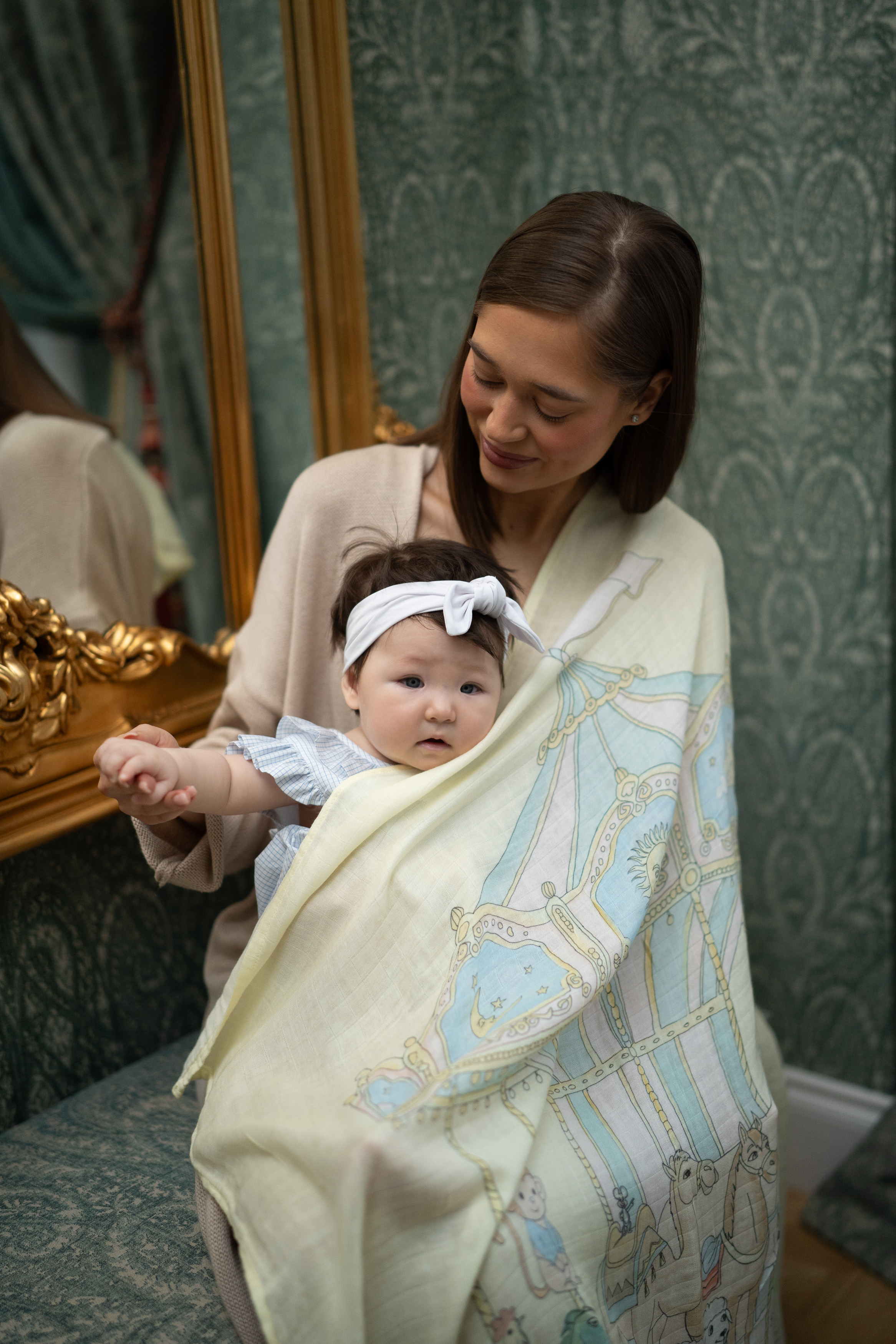 Swaddle "Carousel Beginning of the Year"